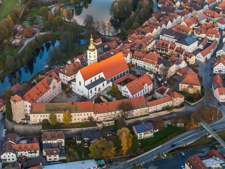 Luftaufnahmen des Altstadtkern Neunburg vorm Wald.