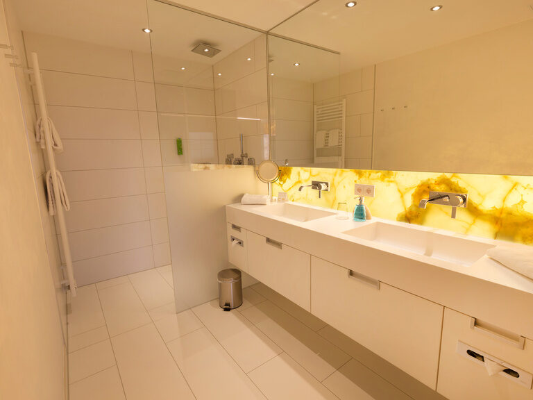 Badezimmer der Onyx Suite