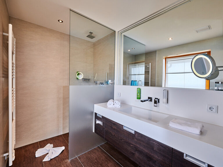 Badezimmer des Deluxe Doppelzimmers