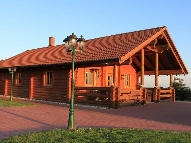 Die urige Atmosphäre des Blockhaus des Hotel der Birkenhof lädt besonders bei Familienfeiern ein.