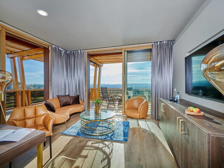 Luxuri&ouml;se Suite mit traumhaften Ausblick im Wellnesshotel Der Birkenhof in Bayern