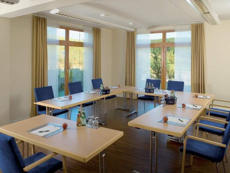 Der helle und gut sortiere Konferenzraum Tagungshotel Der Birkenhof