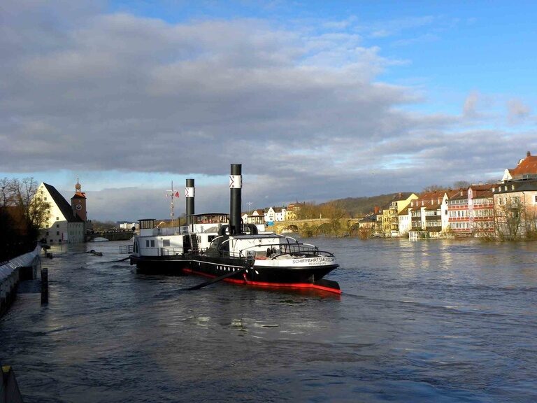 Das Schifffahrtsmuseum in Regensburg auf der Donau.