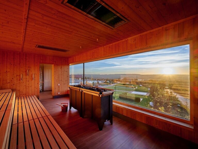 Turmsauna mit tollem Ausblick über den Außenbereich